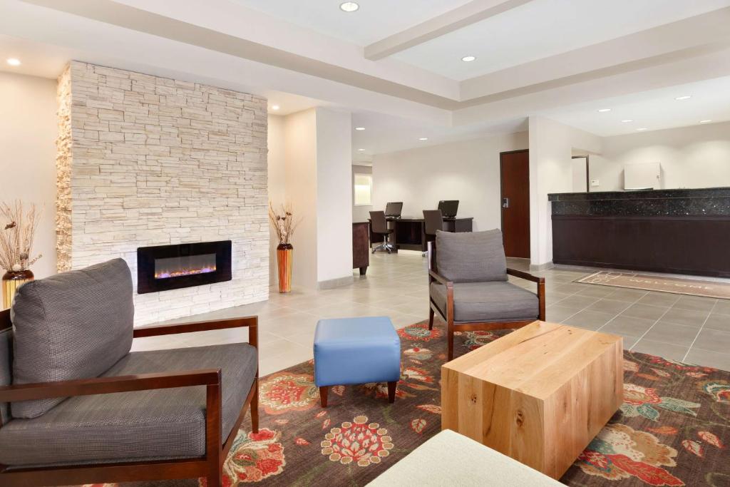 Country Inn & Suites by Radisson Fresno North CA - image 3